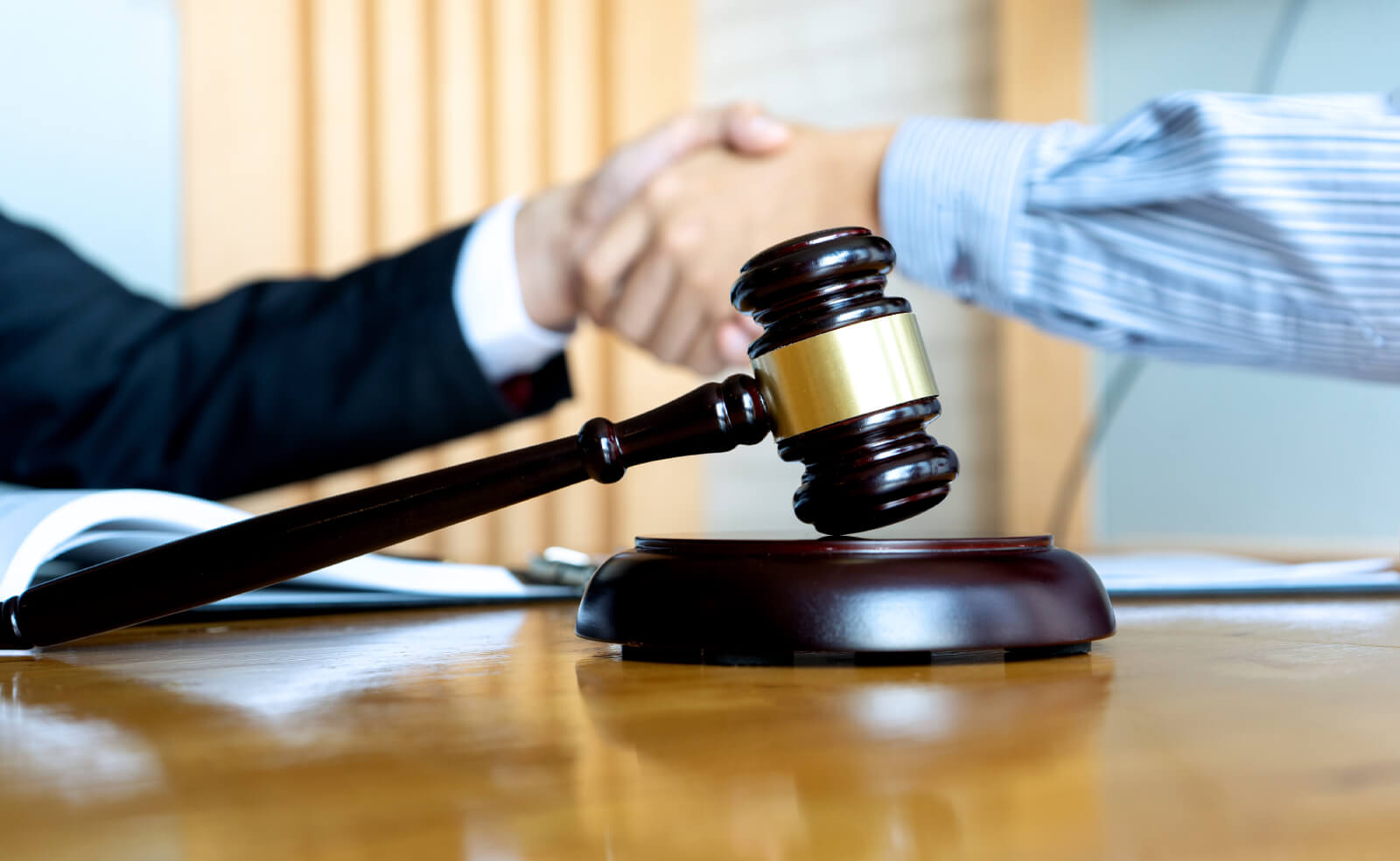 5 Ways an Injury Lawyer Can Help You After an Accident
